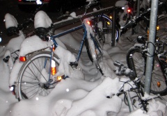 Christkindlmarkt  verschneites Fahrrad